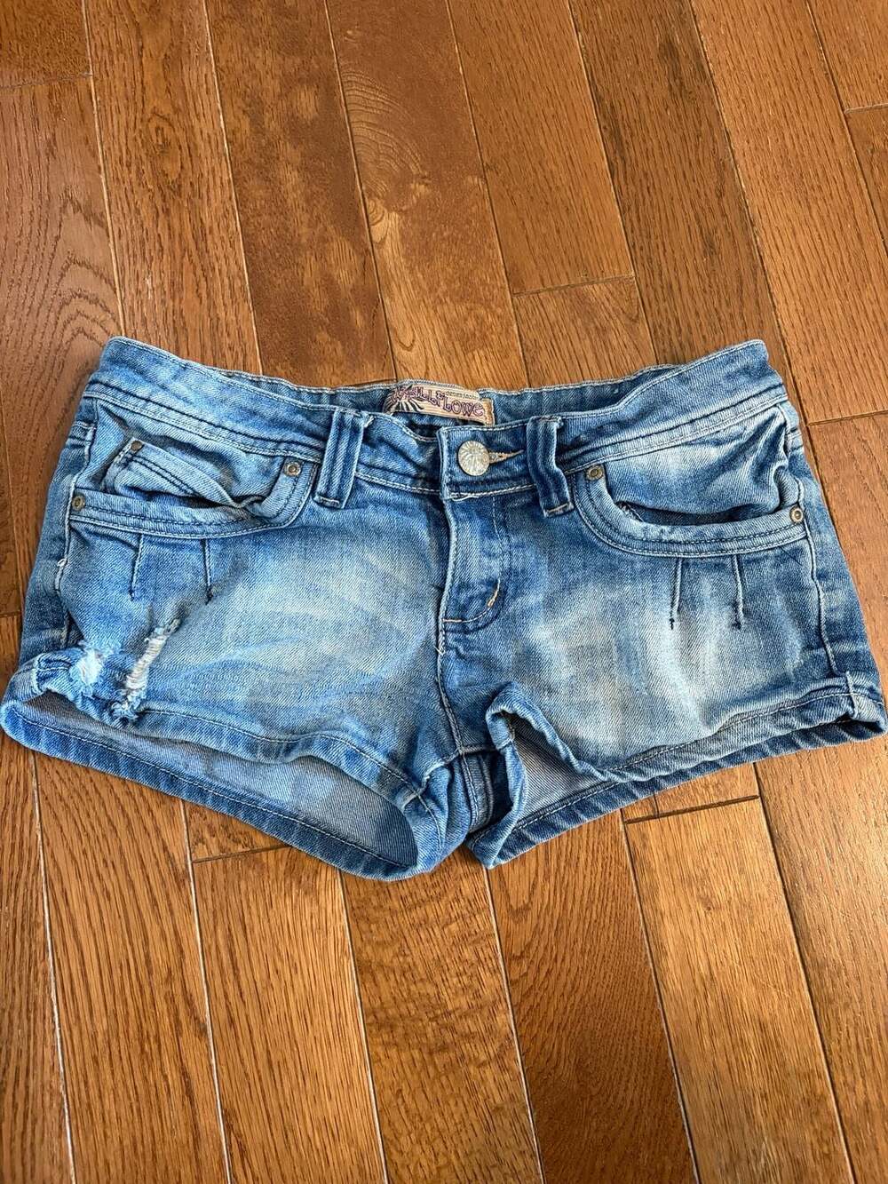 WallFlower low rise Distressed Denim Short Shorts – Size 7